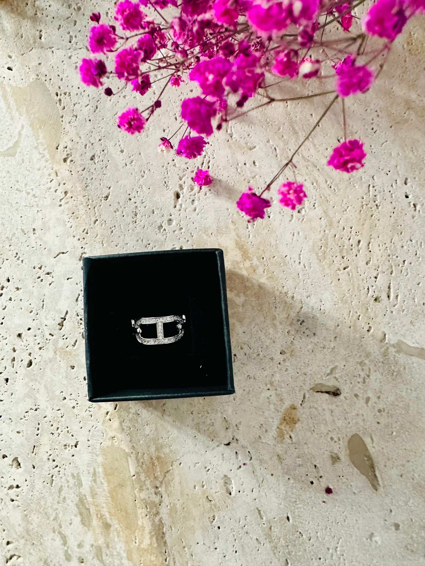 Bague chaîne pavée en forme de boucle – Argent ou plaqué or 18K