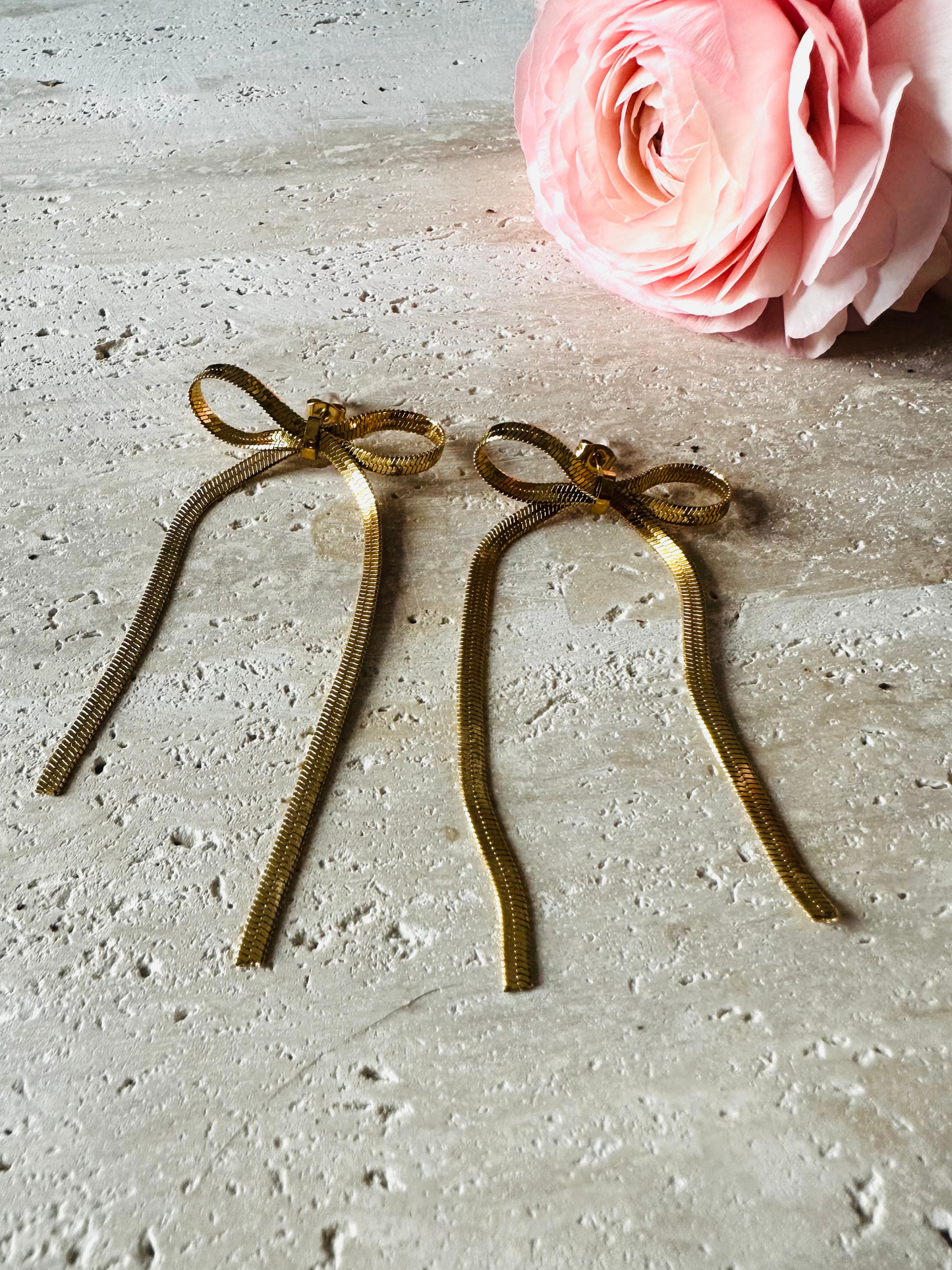 Boucles d'Oreilles Nœuds Délicats en Motif Herringbone - Finition Or ou Argent