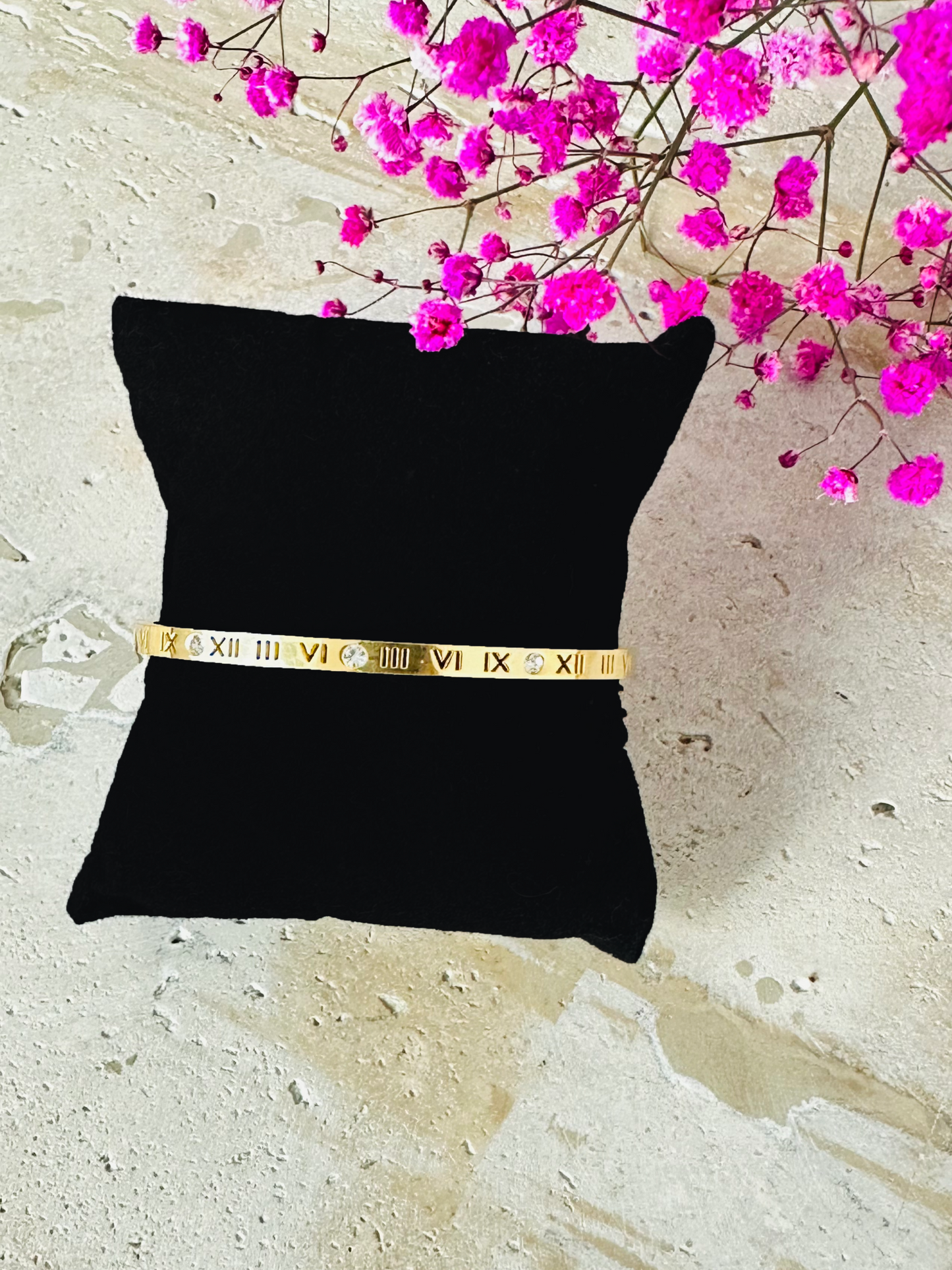Bracelet Chiffres Romains Doré avec Zirconium – Éclat Classique et Intemporel