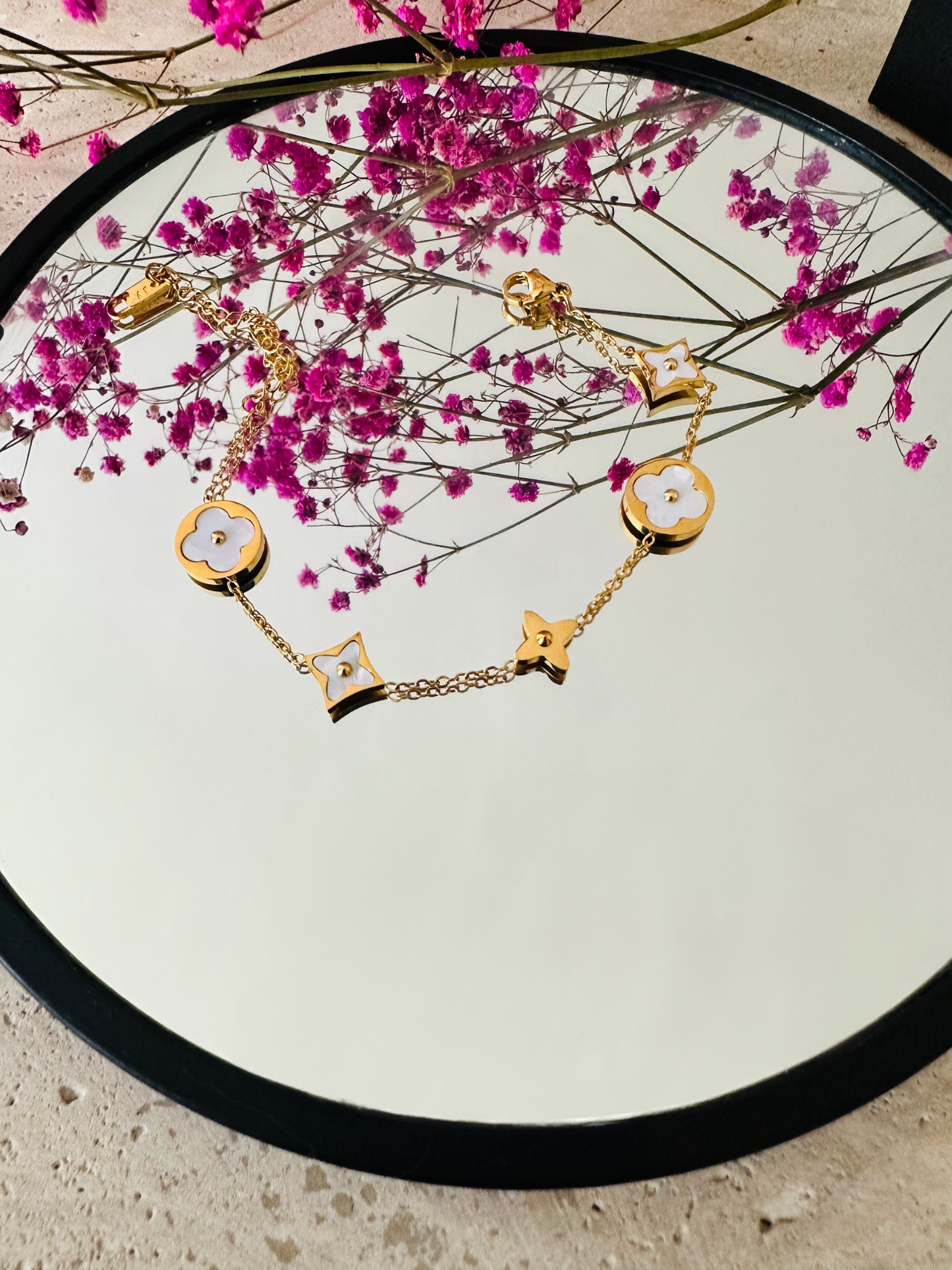 Bracelet à Charms Floraux – Finition Or ou Argent