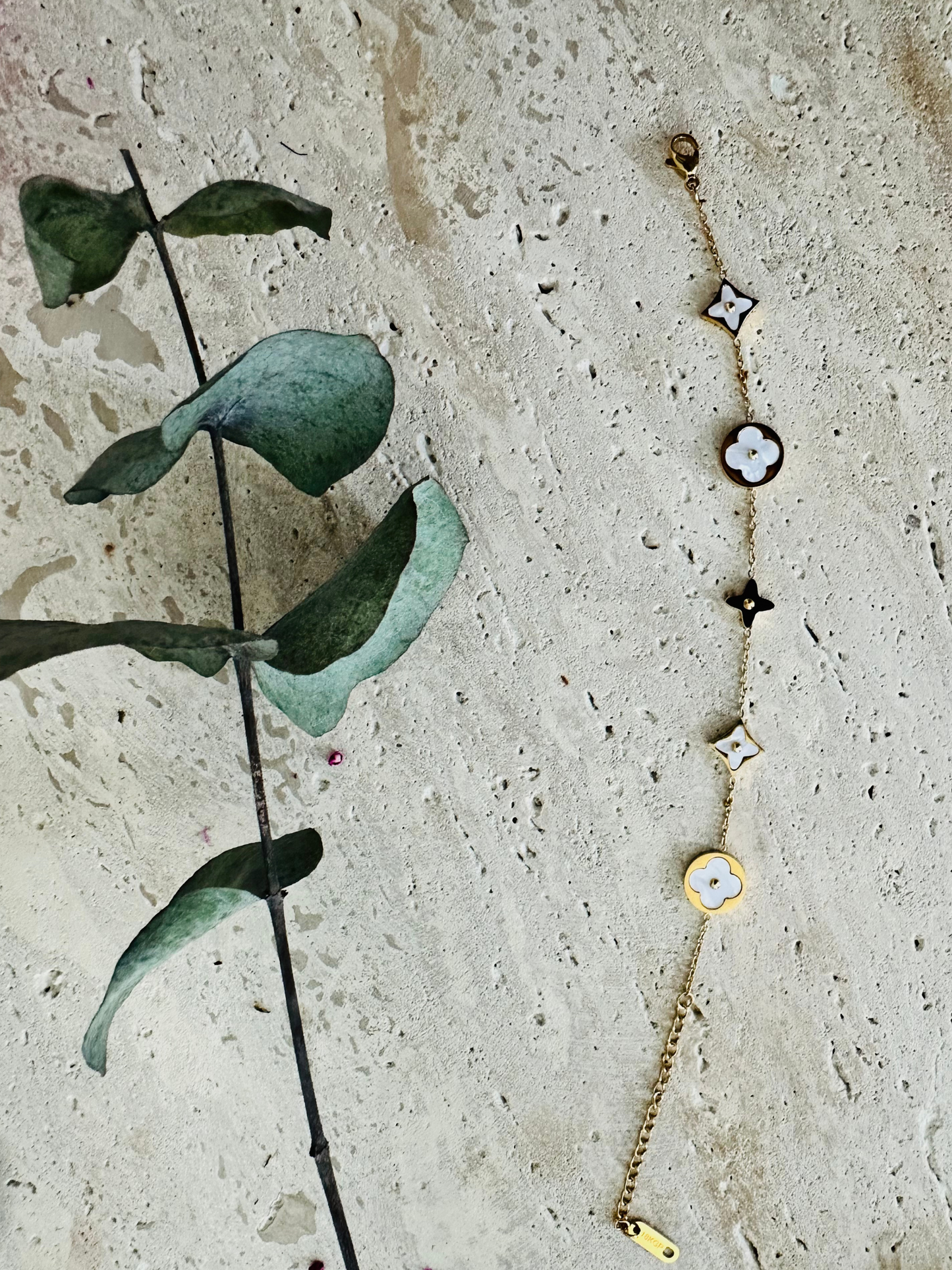 Bracelet à Charms Floraux – Finition Or ou Argent