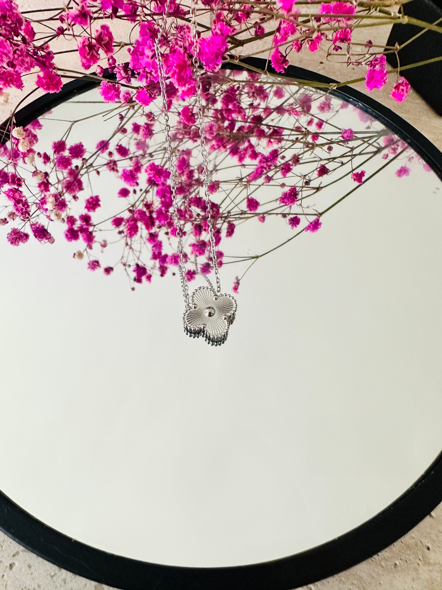 Collier trèfle à quatre feuilles en plaqué or ou argent – bijou porte-bonheur délicat