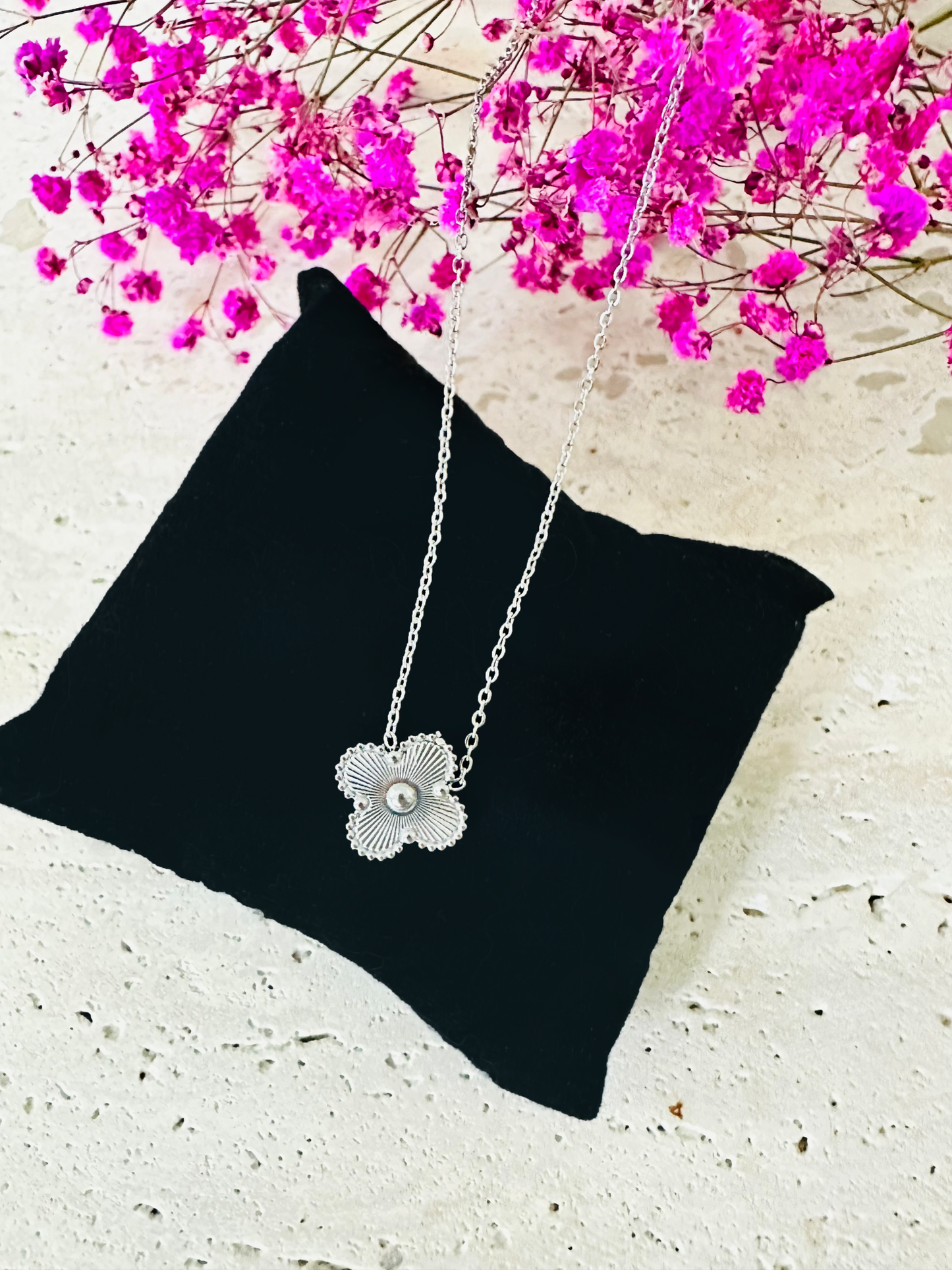 Collier trèfle à quatre feuilles en plaqué or ou argent – bijou porte-bonheur délicat