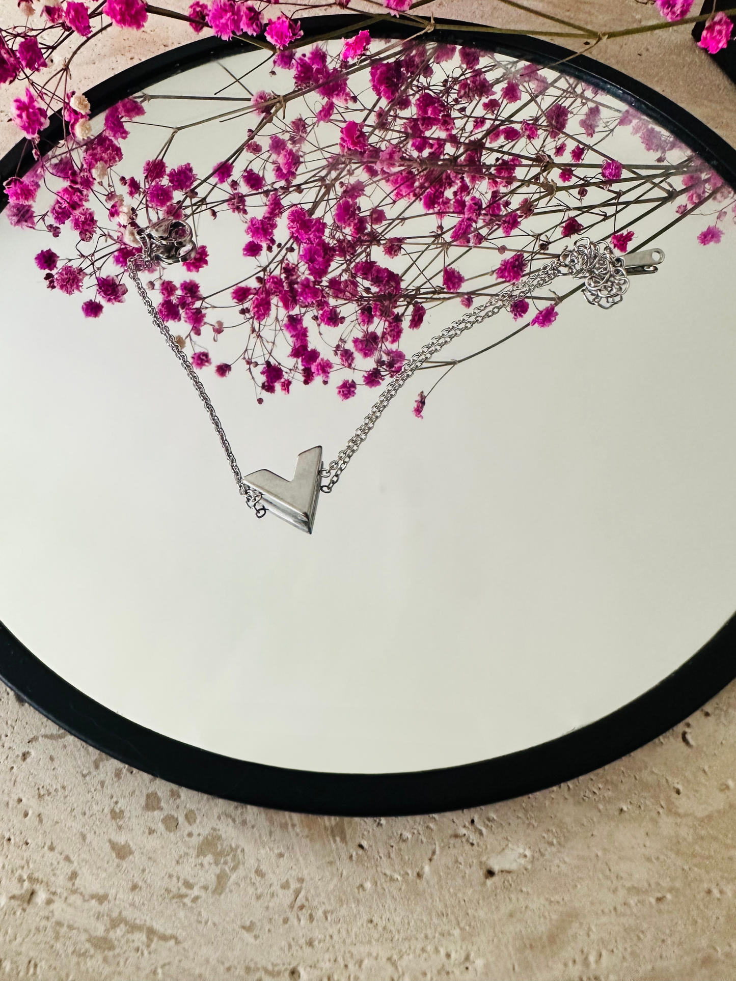 Bracelet lettre V en acier inoxydable – finition or ou argent