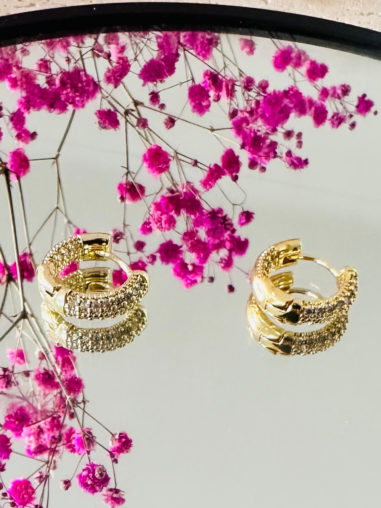 Créoles Doubles Pavées Dorées | Boucles d’Oreilles Élégance Intemporelle