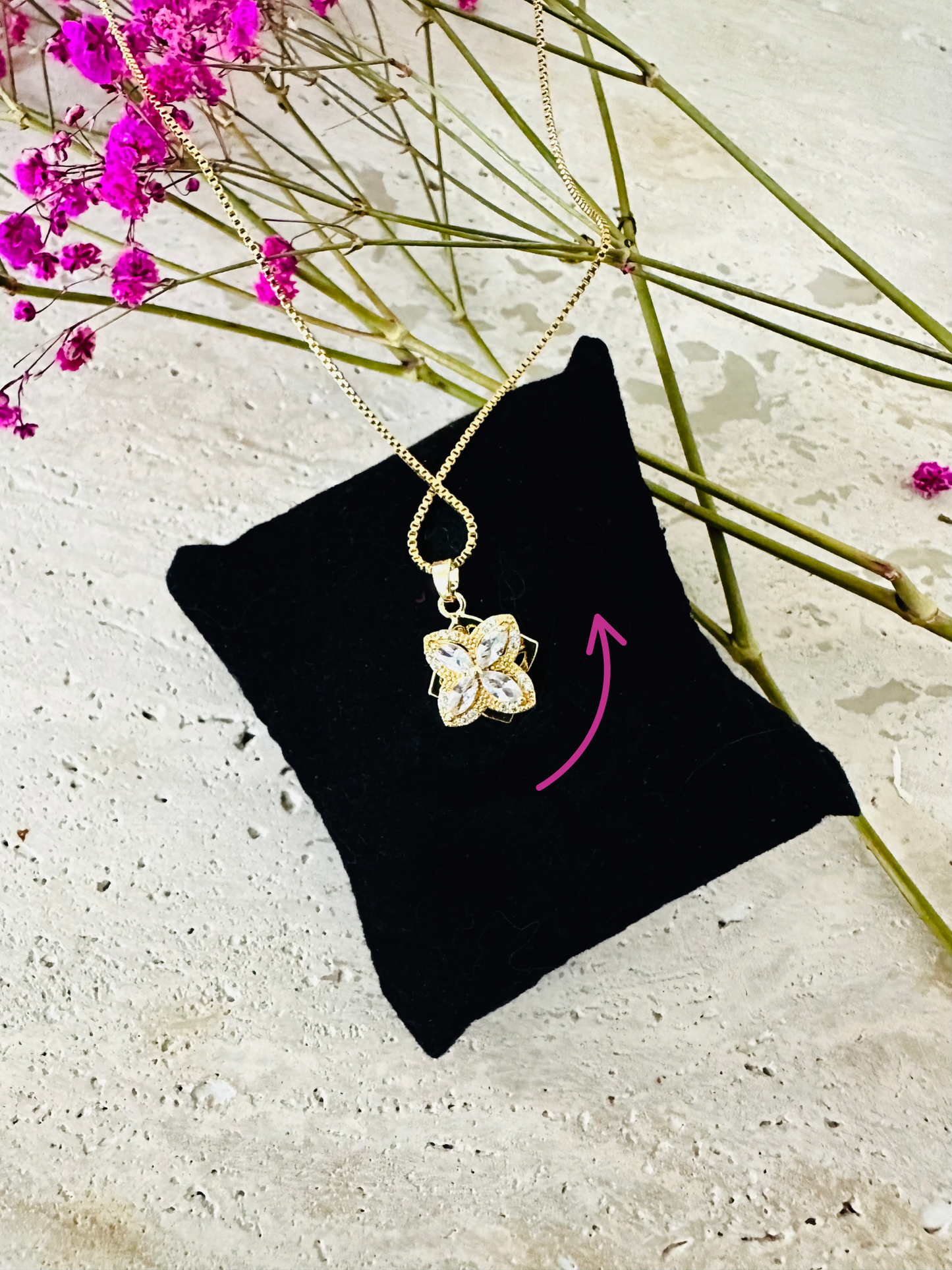 Collier Fleur Tournante en Zircon – Acier Titane Doré