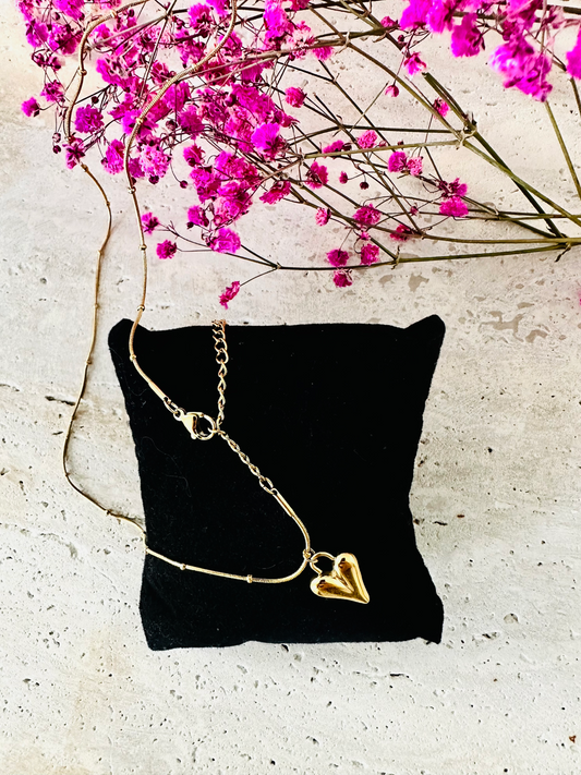 Collier cœur bombé – Acier inoxydable doré & détails perlés