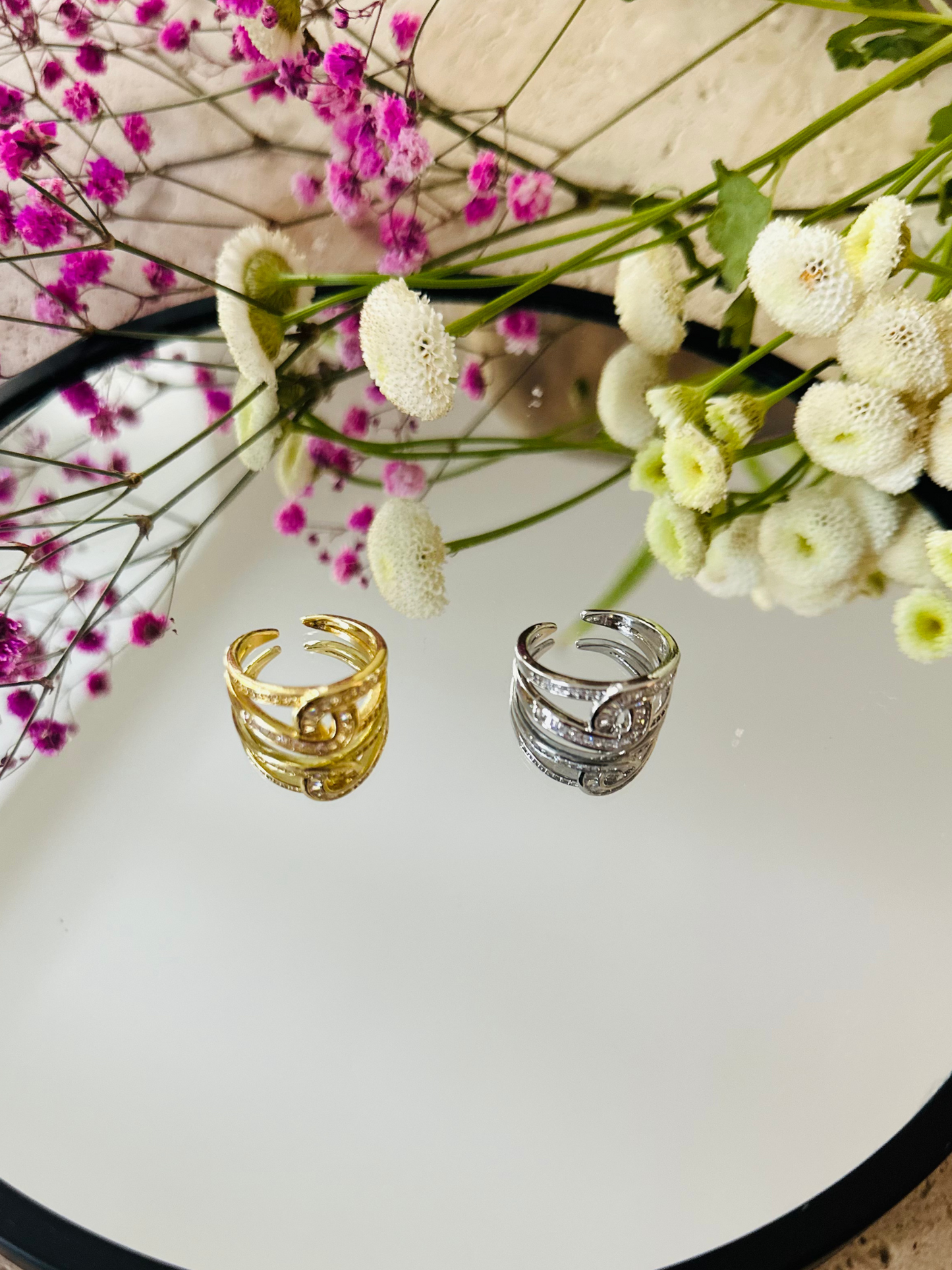 Bague entrelacée double rang dorée ou argentée – Imitation diamants taille baguette