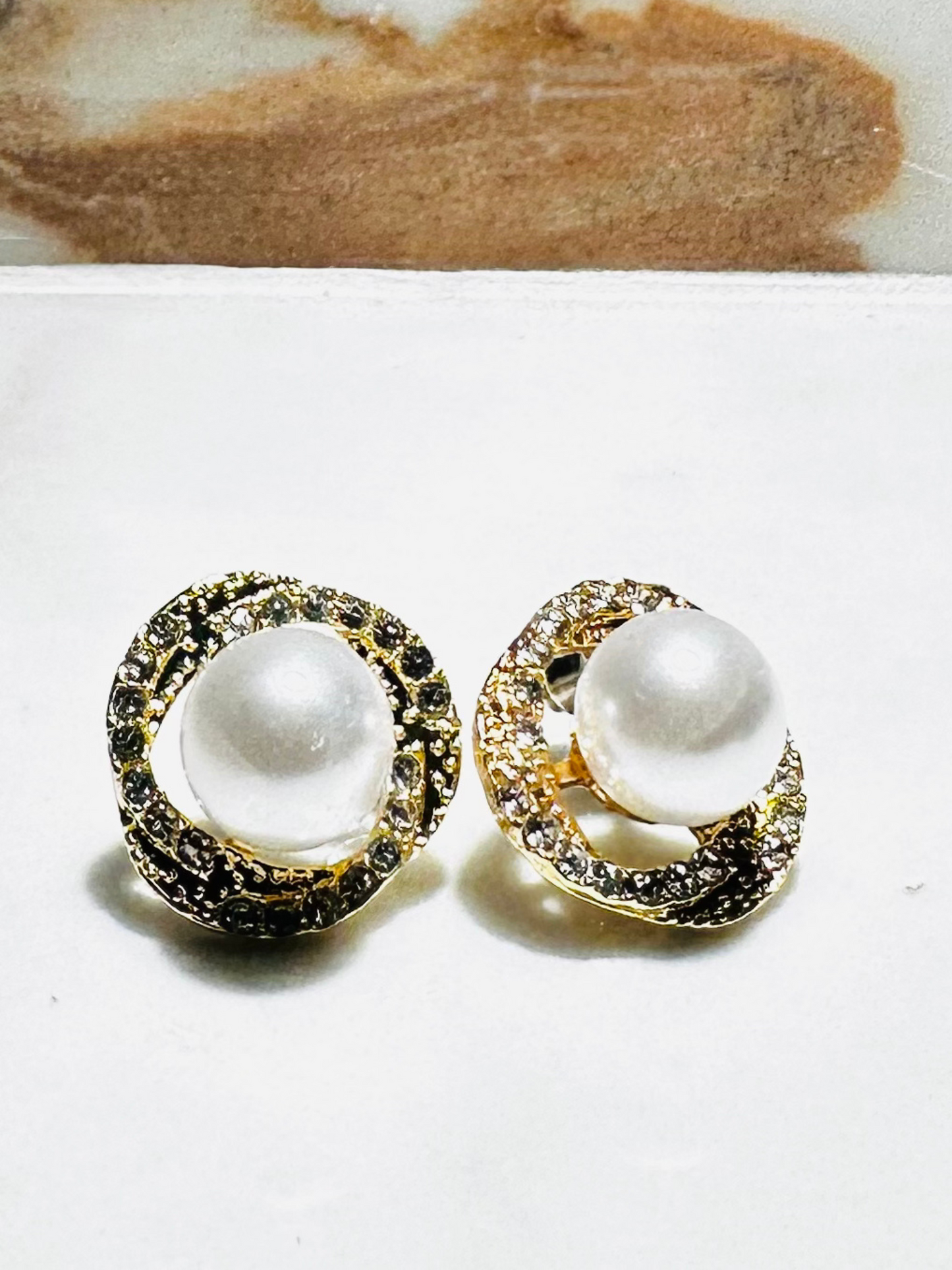 Boucles d'oreilles perles dorées – Élégance intemporelle & éclat raffiné