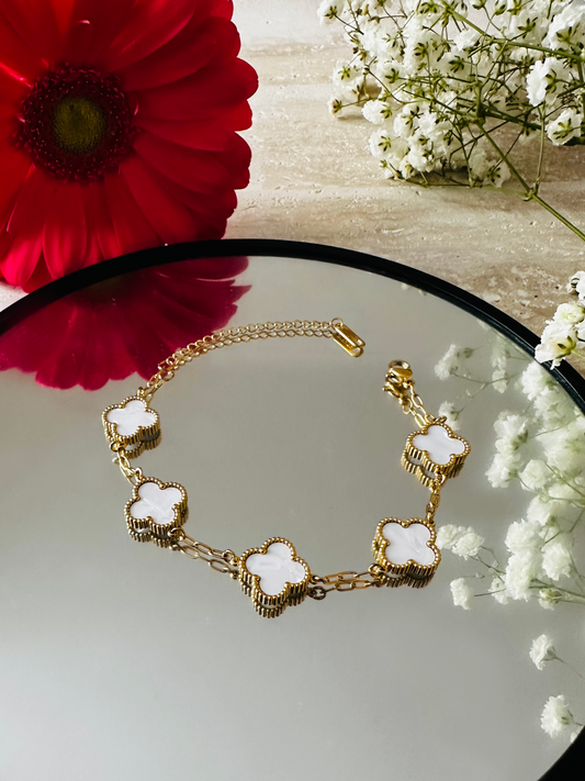 Bracelet Trèfle Blanc – Élégance Pure et Moderne