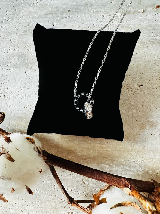Pendentif Anneau Zircon & Chiffres Romains – Acier Inoxydable Argenté