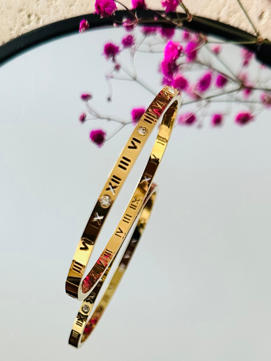 Bracelet Chiffres Romains Doré avec Zirconium – Éclat Classique et Intemporel