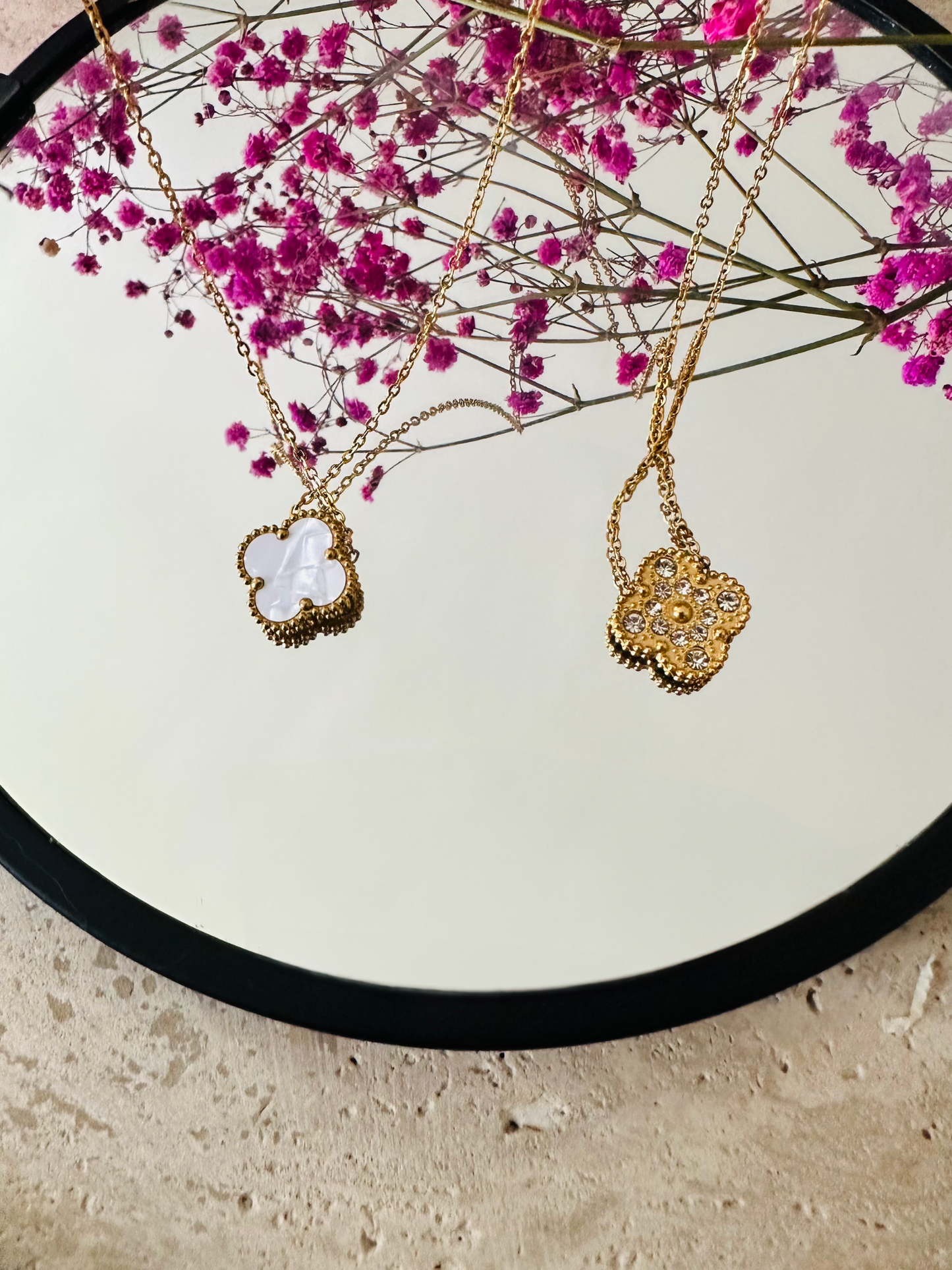 Collier trèfle Chance - Plaqué Or et Zircon, Double Face - Disponible en Noir et Blanc