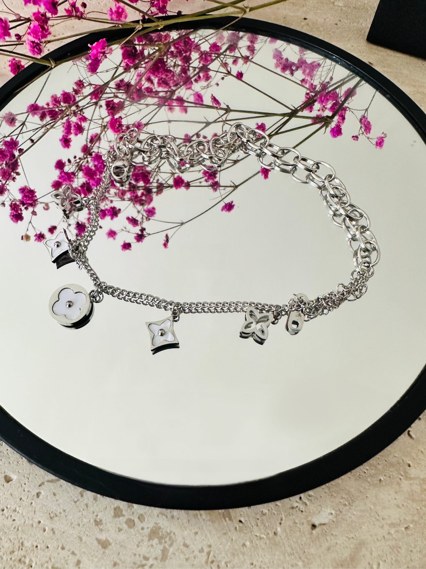 Bracelet à Charms Floraux – Finition Or ou Argent