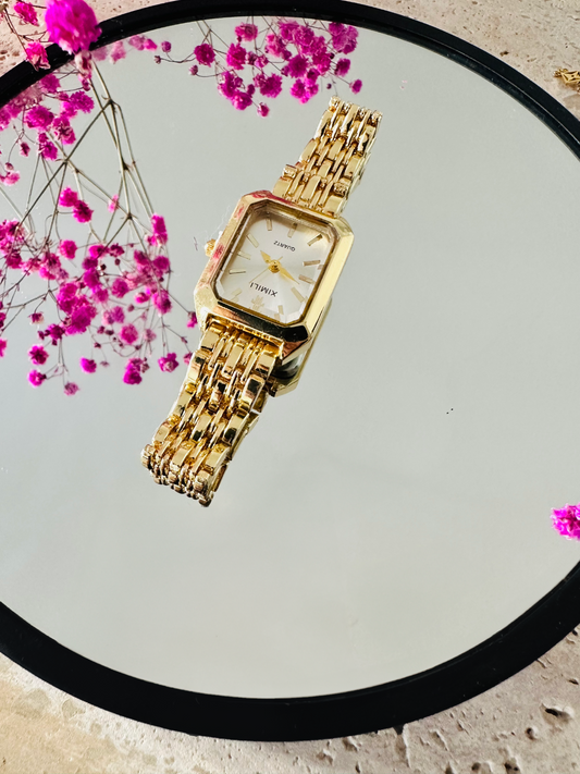 Montre Femme Carrée Dorée – Bracelet Acier Inoxydable